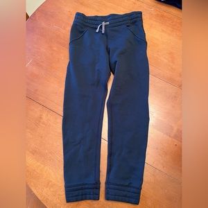 Ivivva navy blue sweat pants. Size 8.